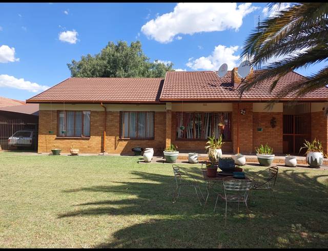 3 BEDROOM HOUSE FOR SALE IN VANDERBIJLPARK SE 6
